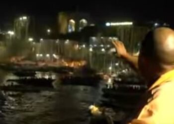 Dev Deepawali in Varanasi: Chief Minister Yogi lit the first lamp, Ganga Ghats lit up with 2.5 million diyas