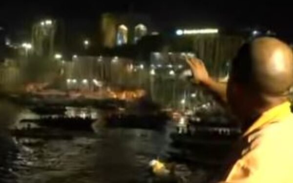 Dev Deepawali in Varanasi: Chief Minister Yogi lit the first lamp, Ganga Ghats lit up with 2.5 million diyas