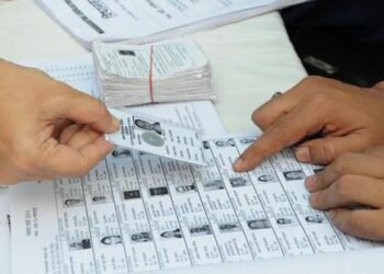 / Pre-SIR voter list update progresses rapidly in Dhanbad, with 45% online mapping completed so far.