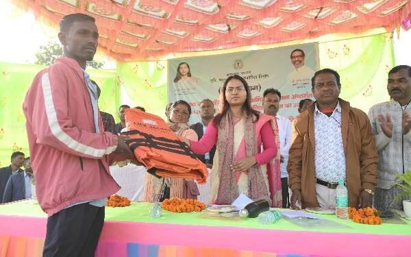 Fish farming booms at Latratu Dam! Cage culture begins for the first time, with 40 cages opening the door to income for the villagers!