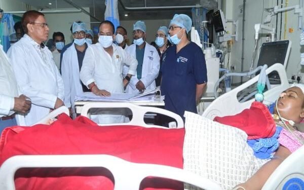 स्वास्थ्य मंत्री डॉ. इरफान अंसारी एक्शन मोड में, बुंडू हादसे के घायलों से मिलने पहुंचे अस्पताल