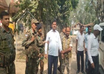 "Major ACB raid! Latehar's senior officer arrested red-handed taking bribe in Palamu!"