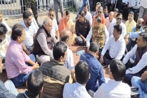 Traders' anger erupts after Dhanbad shooting; markets close, businesses worth crores affected