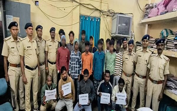 धनबाद स्टेशन से 13 नाबालिग बच्चों का रेस्क्यू, 5 बाल तस्कर गिरफ्तार