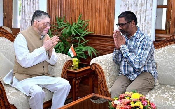 राज्य स्थापना दिवस में CM हेमंत सोरेन ने राज्यपाल संतोष गंगवार को किया आमंत्रित