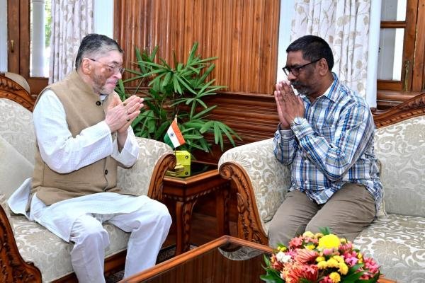 राज्य स्थापना दिवस में CM हेमंत सोरेन ने राज्यपाल संतोष गंगवार को किया आमंत्रित