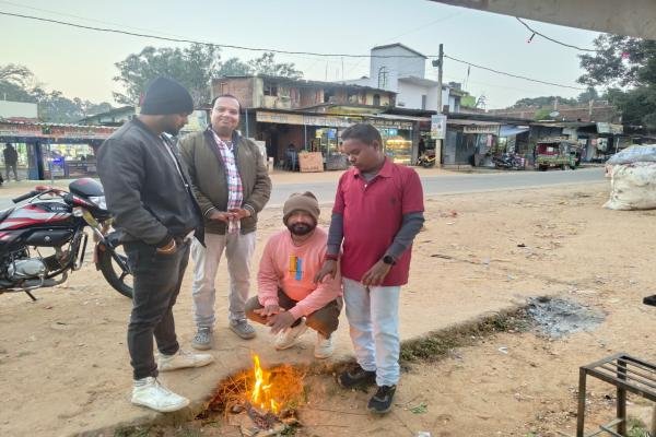 चैनपुर में कड़ाके की ठंड, प्रशासन की लापरवाही उजागर- स्थानीय जनों में आक्रोश