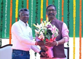 घाटशिला के नवनिर्वाचित विधायक सोमेश सोरेन ने मुख्यमंत्री हेमन्त सोरेन से की मुलाकात