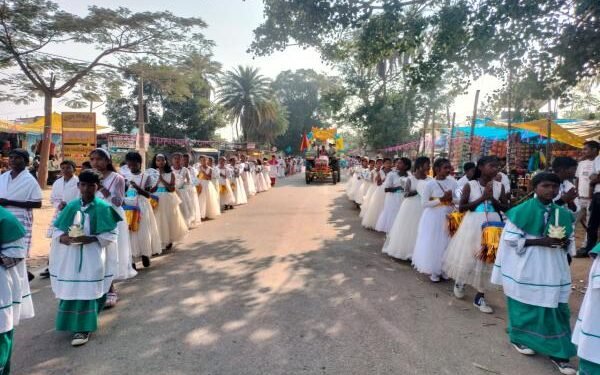 चैनपुर में ख्रीस्त राजा पर्व मनाया गया, लोगो ने निकाला भव्य जुलूस