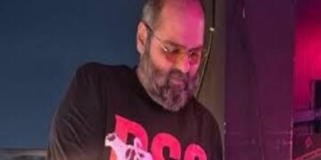 टी-शर्ट विवाद में फंसे कॉमेडियन कुणाल कामरा, RSS का मज़ाक उड़ाने का आरोप