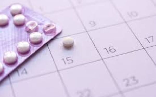 पीरियड्स रोकने की गोली... बन सकती है मां बनने में रुकावट?