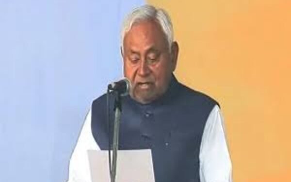 Breaking: नीतीश कुमार ने 10वीं बार ली मुख्यमंत्री पद की शपथ, पीएम मोदी रहे मौजूद