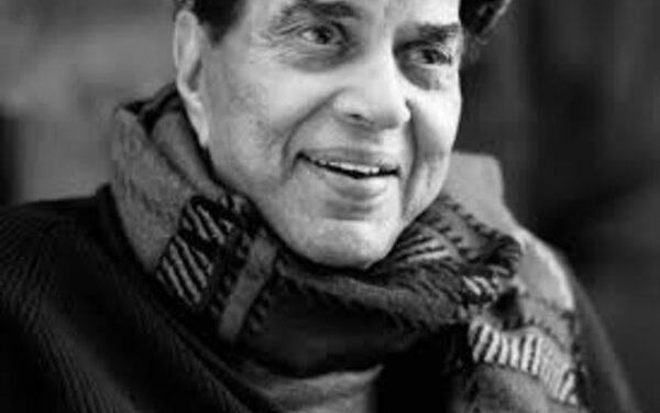 धर्मेंद्र का 90वें जन्मदिन से 15 दिन पहले निधन, सनी देओल ने दी मुखाग्नि