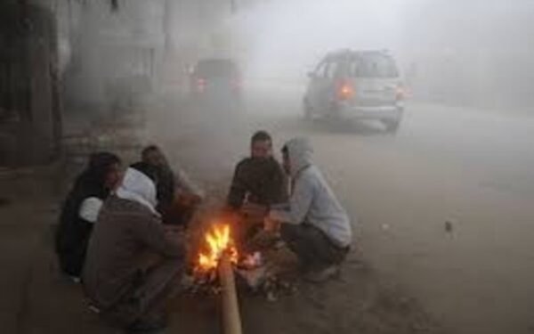 ठंड ने बढ़ाई मुश्किलें! झारखंड में गुमला 8.5°C पर पहुंचा, कई जिलों में शीतलहर अलर्ट