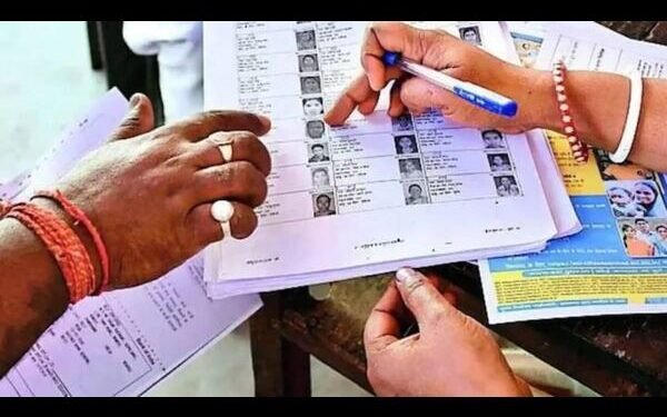 घाटशिला उपचुनाव में वोटिंग जारी, भाजपा ने झामुमो पर लगाए दुरुपयोग के आरोप