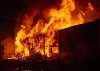 रांची के हरमू रोड पर प्लास्टिको वर्ल्ड में लगी भीषण आग, लाखों का नुकसान