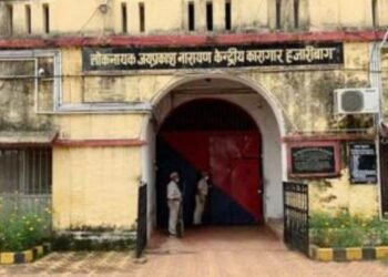 Jharkhand News: हजारीबाग जेल ब्रेक: करंट दौड़ती दीवारों को लांघ निकले 3 कैदी, खाकी के हाथ खाली!