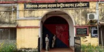 Jharkhand News: हजारीबाग जेल ब्रेक: करंट दौड़ती दीवारों को लांघ निकले 3 कैदी, खाकी के हाथ खाली!