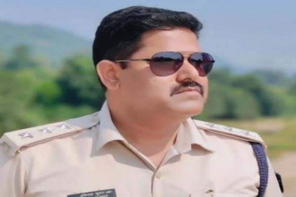 Jharkhand News : ग्रामीण पृष्ठभूमि से अविनाश कुमार की IPS तक का सफर-वर्षों बच्चों को पढ़ाया, डीएसपी के रूप में अपराध नियंत्रण में निभाई विशेष भूमिका