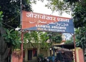 Jharkhand News: झरिया मर्डर मिस्ट्री: नाले में मिला दुकानदार का शव, रात की आखिरी कॉल ने बढ़ाया सस्पेंस