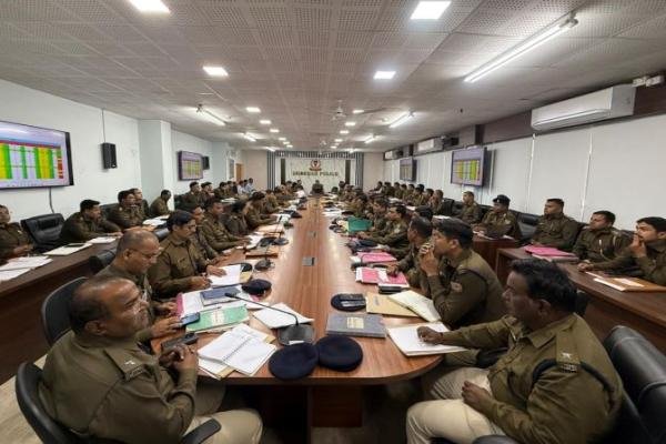 Jharkhand News : धनबाद पुलिस की मासिक अपराध समीक्षा बैठक सम्पन्न अपराध नियंत्रण में मिली बड़ी सफलता, कई मामलों में कमी