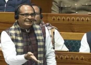 हंगामे के बीच ‘VB–G RAM G’ बिल लोकसभा से पारित, विपक्ष ने फाड़े परचे