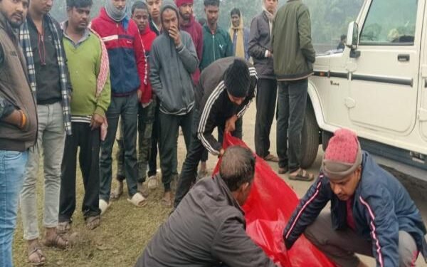 Dhanbad : भूतगढ़िया सुरेंद्र कॉलोनी में 45 वर्षीय अज्ञात व्यक्ति का शव मिला, इलाके में मची सनसनी