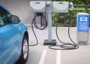 Technology : दिल्ली-जयपुर हाईवे पर हर 50 किमी पर बनेगा मेगा EV चार्जिंग हब