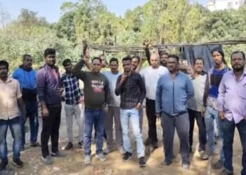 Jharkhand News: धनबाद के धैया में अतिक्रमण हटाओ अभियान के दौरान विवाद, दुकानदारों में नाराज़गी