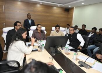 Jharkhand News: मंत्री शिल्पी नेहा तिर्की ने अफसरों को दिया दिसंबर तक का अल्टीमेटम