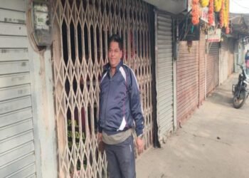 Dhanbad News: सिंदरी के शहरपुरा बाजार के 11 दुकानों से लाखों रुपए की हुई चोरी