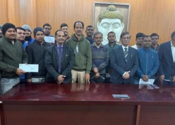 CUJ के प्राध्यापकों और शिक्षेत्तर कर्मचारियों को प्रोन्नति और सेवा सम्पुष्टि पत्र मिला