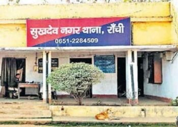 Ranchi News: चुना भट्ठा इलाके में पुलिस की बड़ी छापेमारी, 33 ग्राम ब्राउन शुगर और लाखों की नकदी बरामद