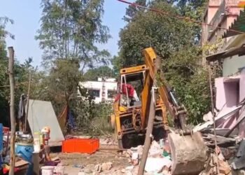Campaign to remove encroachment continues in Ranchi RIMS campus