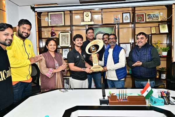 Jharkhand Cricket Team met Chief Minister Hemant Soren