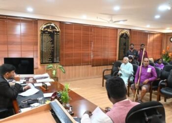 धनबाद में भू-माफियाओं पर DC की टेढ़ी नजर, सदर अस्पताल की जमीन पर कब्जे की शिकायत पर भड़के उपायुक्त