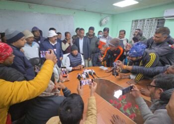 Health Minister Dr. Irfan Ansari expressed satisfaction over the arrangements during a surprise inspection of Deoghar Sadar Hospital.