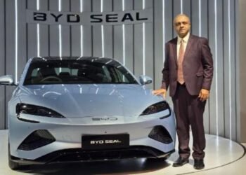BYD ने तोड़ा रिकॉर्ड, टेस्ला को पछाड़कर बनी दुनिया की नंबर-1 इलेक्ट्रिक कार कंपनी
