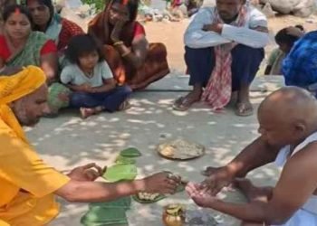 कोडरमा: बेटी के लव मैरिज से नाराज पिता ने जिंदा रहते ही कर डाला पिंडदान