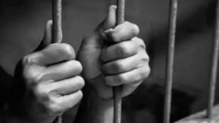 कोडरमा स्टेशन के पास से पुलिस ने युवक और युवती को हिरासत में लिया, जाने क्या है पूरा मामला