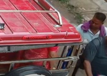 कोडकोडरमा में दिनदहाड़े महिला के गले से 2 लाख के सोने की चेन छिनतईरमा में दिनदहाड़े महिला के गले से 2 लाख के सोने की चेन छिनतई