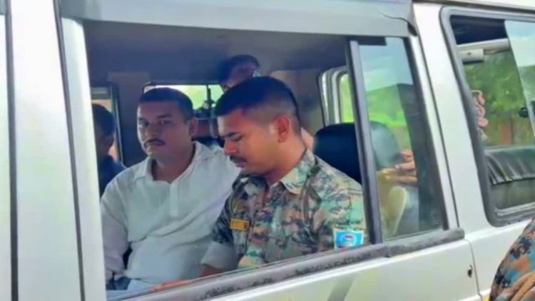 30 हजार की रिश्वत लेते सब-इंस्पेक्टर गिरफ्तार, ACB ने रंगे हाथ दबोचा 1 30 हजार की रिश्वत लेते सब-इंस्पेक्टर गिरफ्तार, ACB ने रंगे हाथ दबोचा