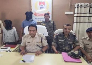 चतरा में पुलिस पर पथराव मामले में पूर्व मुखिया समेत दो गिरफ्तार
