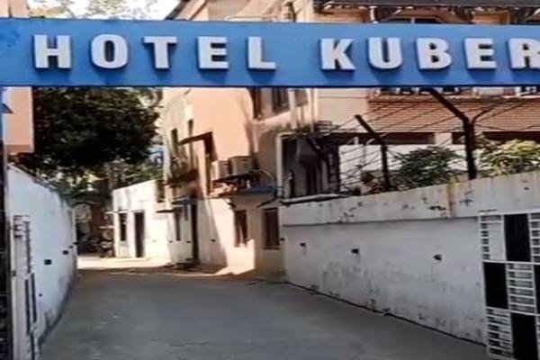 Jharkhand News: कुबेर होटल का कमरा नंबर 201, धनबाद के युवक ने खाया जहर