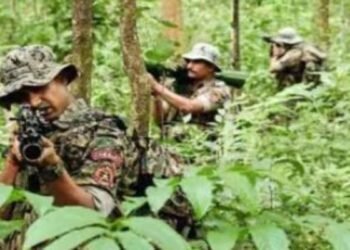 Big Breaking: सारंडा में सुरक्षाबलों और नक्सलियों के बीच भीषण मुठभेड़, सहायक कमांडेंट समेत दो जवान घायल