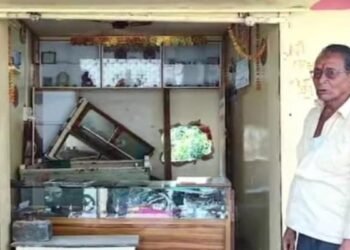 Jharkhand News: कोटालअड्डा ज्वेलर्स दुकान में चोरों ने बोला धावा, लाखों के आभूषणों पर हाथ साफ