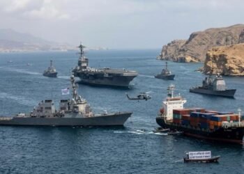 US Iran War: होर्मुज स्ट्रेट में जहाजों की आवाजाही ठप! ईरान ने अमेरिका को दे डाली ये खुली धमकी