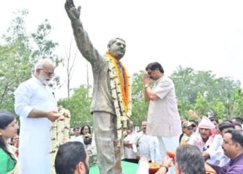 झारखंड आंदोलन के नेता स्व० दुर्गा सोरेन को सीएम हेमंत सोरेन ने दी भावपूर्ण श्रद्धांजलि