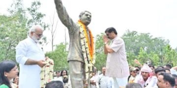 झारखंड आंदोलन के नेता स्व० दुर्गा सोरेन को सीएम हेमंत सोरेन ने दी भावपूर्ण श्रद्धांजलि