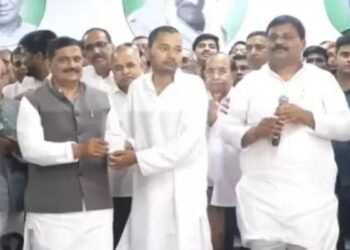 Breaking News: जेडीयू में ‘निशांत’ युग का उदय-सफेद कुर्ता और चप्पल में JDU की ली सदस्यता
